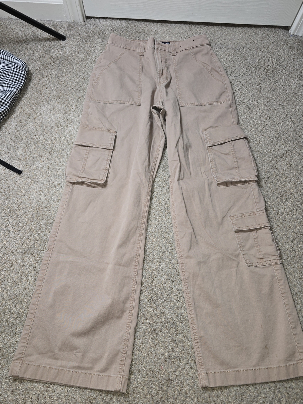 Hollister Women's Wide Leg Cargo Pants in Light Tan Size 28